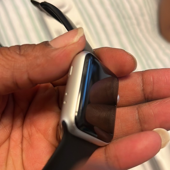 Series 3 Apple Watch 38 mm Case black sports band excellent condition box includ - Picture 8 of 16